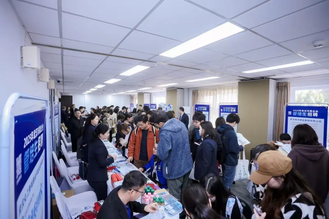 杨玲同志带队赴清华大学和北京大学开展选调选聘优秀大学毕业生校园宣讲