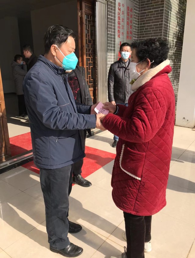 走访慰问暖人心 情系乡村促振兴